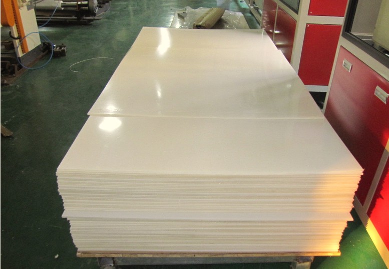 PVDF板材生產(chǎn)場景